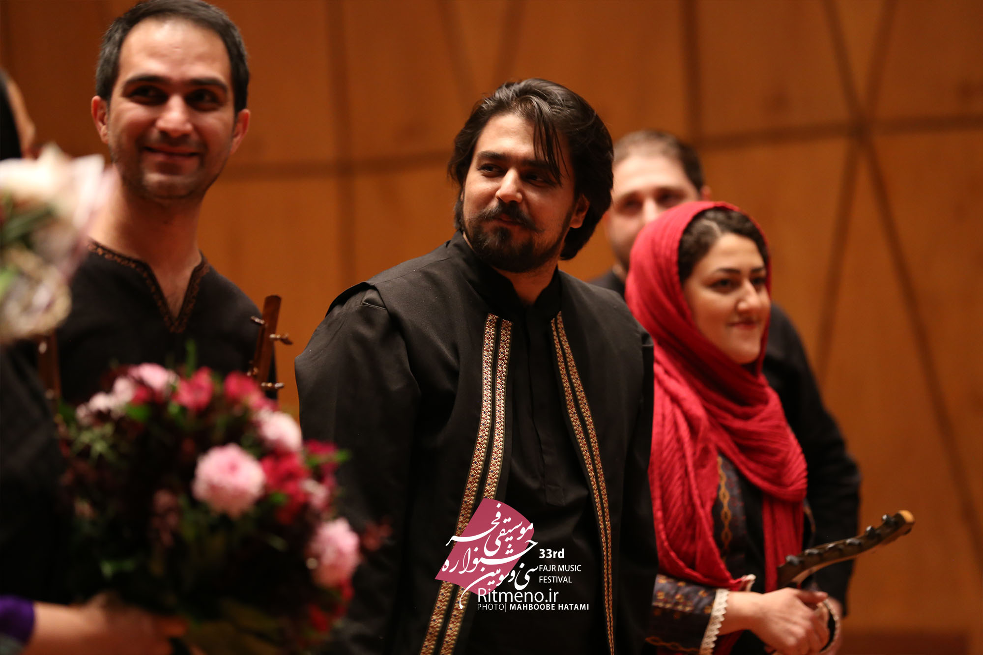 اجرای کاروان شهید با صدای پویا اخواص در جشنواره فجر