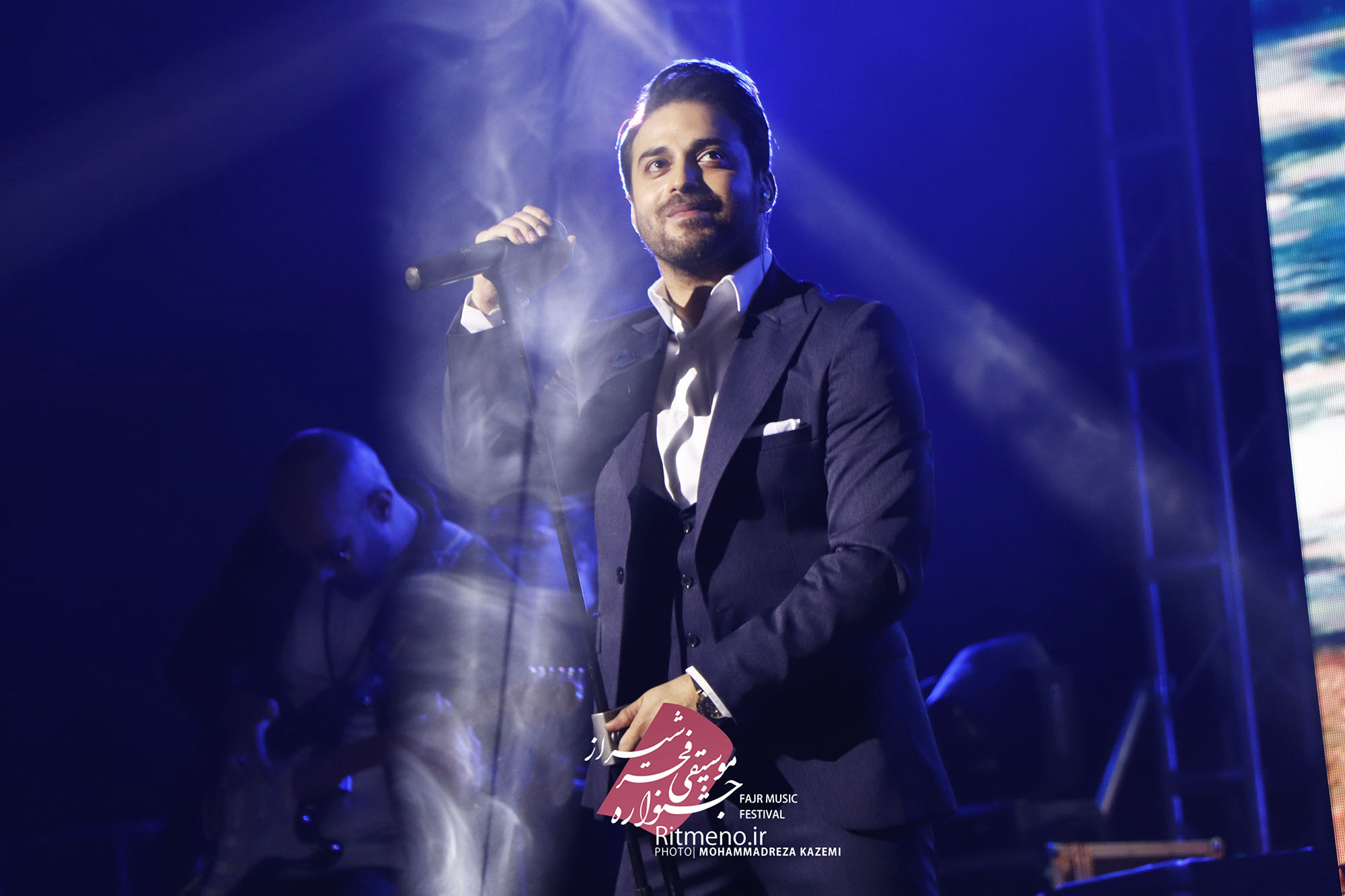 کنسرت بابک جهانبخش در شب‌پایانی جشنواره فجر شیراز