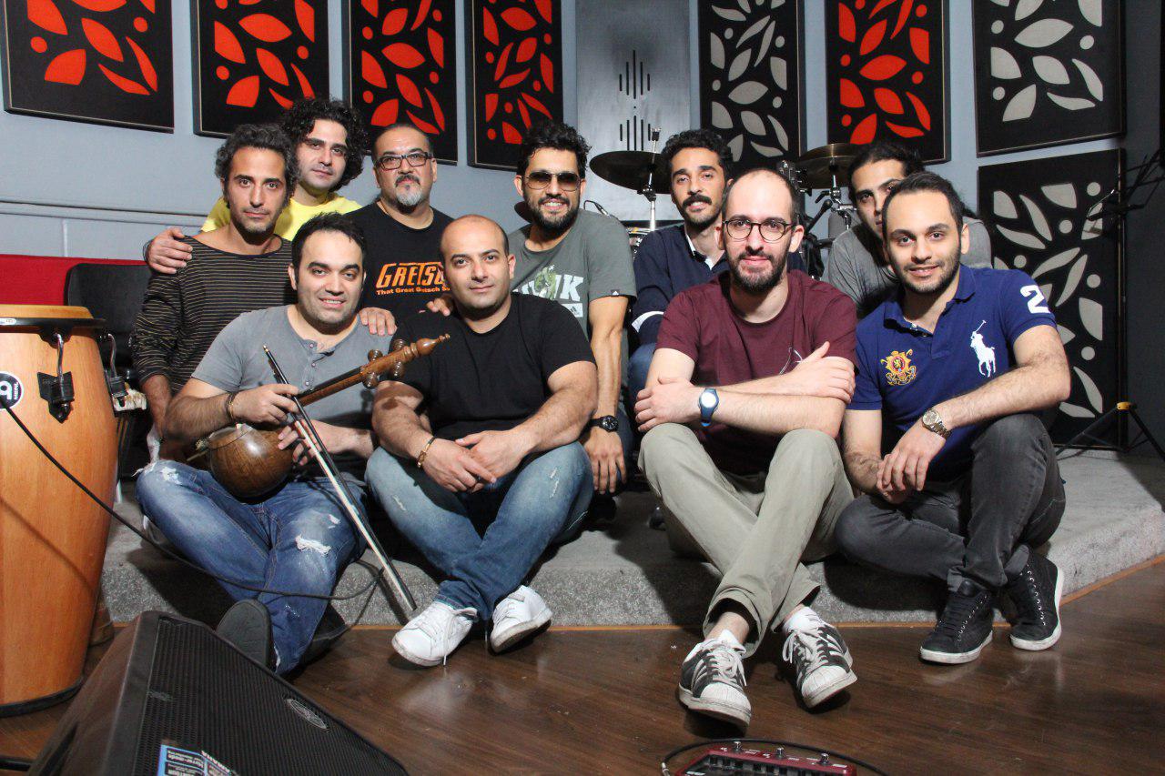 حامد بهداد خواننده کنسرت ده‌سالگی گروه دارکوب شد