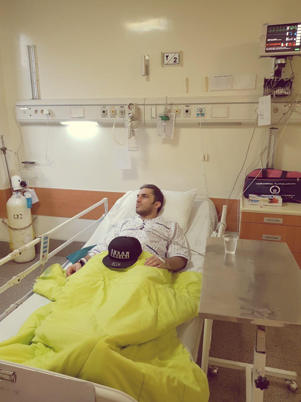 احسان غیبی در سی سی یو بستری شد/ جدیدترین عکس این خواننده در بیمارستان