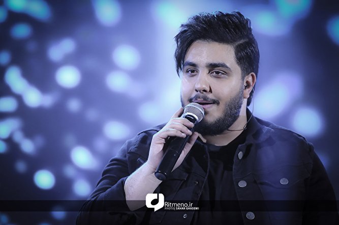 گزارش تصویری از اجرای آرون افشار در سی و پنجمین جشنواره موسیقی فجر